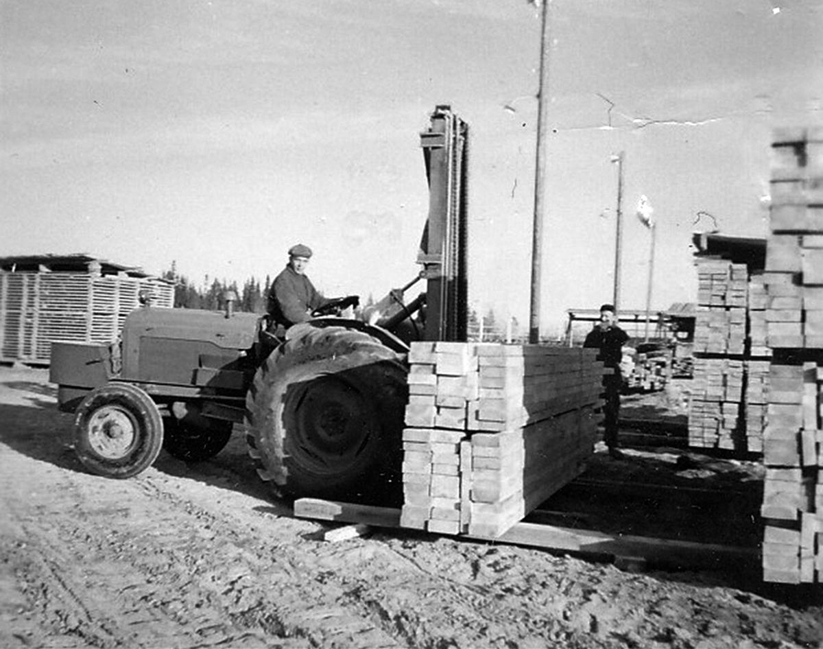 60_9V kuhmo oy 60-luvulla ja trukki