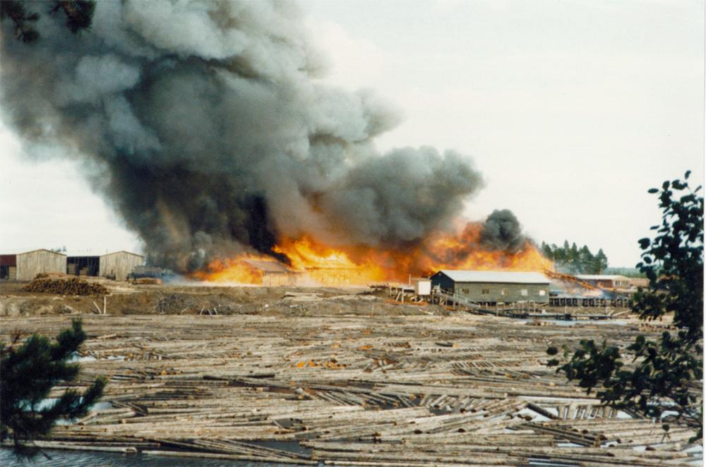 80_l_16 kuhmo oy 60-luvulla ja trukki