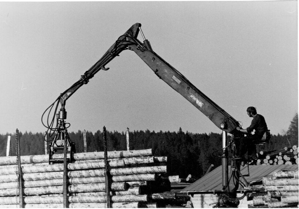 80_l_9 kuhmo oy 60-luvulla ja trukki